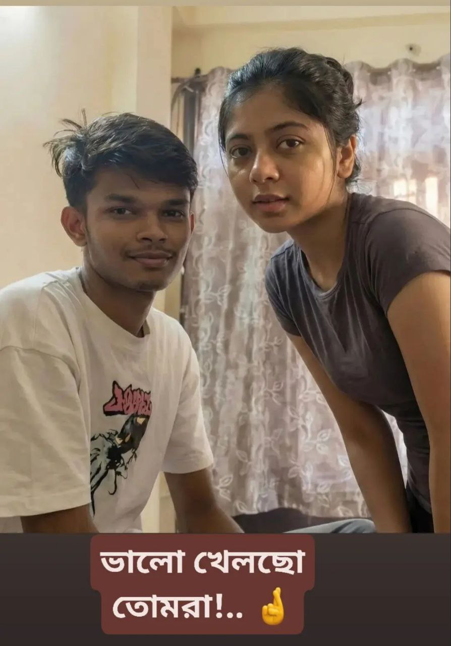 বর্তমানে ট্রেনিং কাঁপানো ভাইরাল ভিডিও WEB-DL Hindi - FlixBD